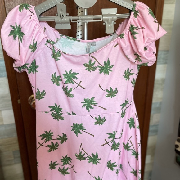 ASOS mini skater dress with off shoulder puff palm print - Picture 2 of 3